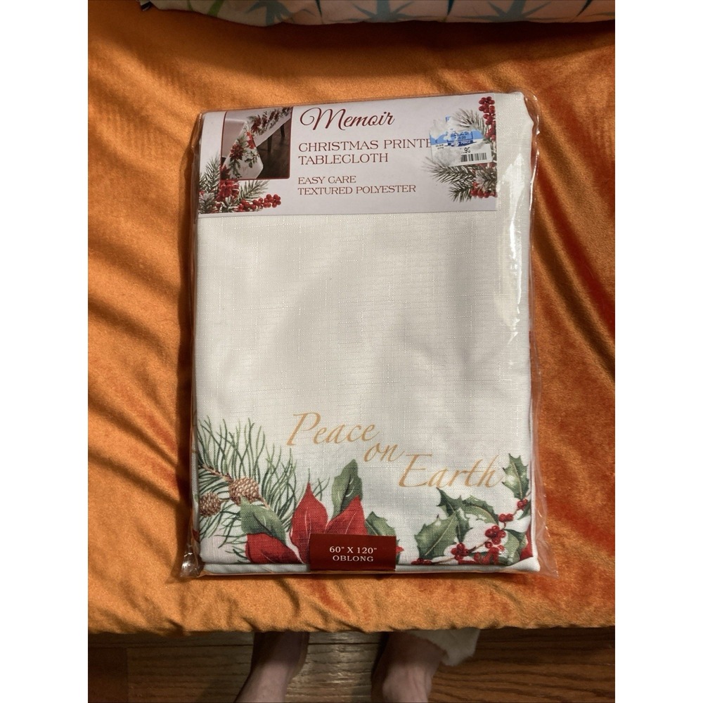 New Memoir Oblong Christmas Tablecloth Textured Red Poinsettias Holly 60X 120